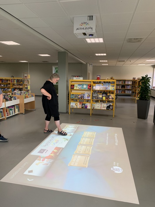 bevægelse på biblioteket